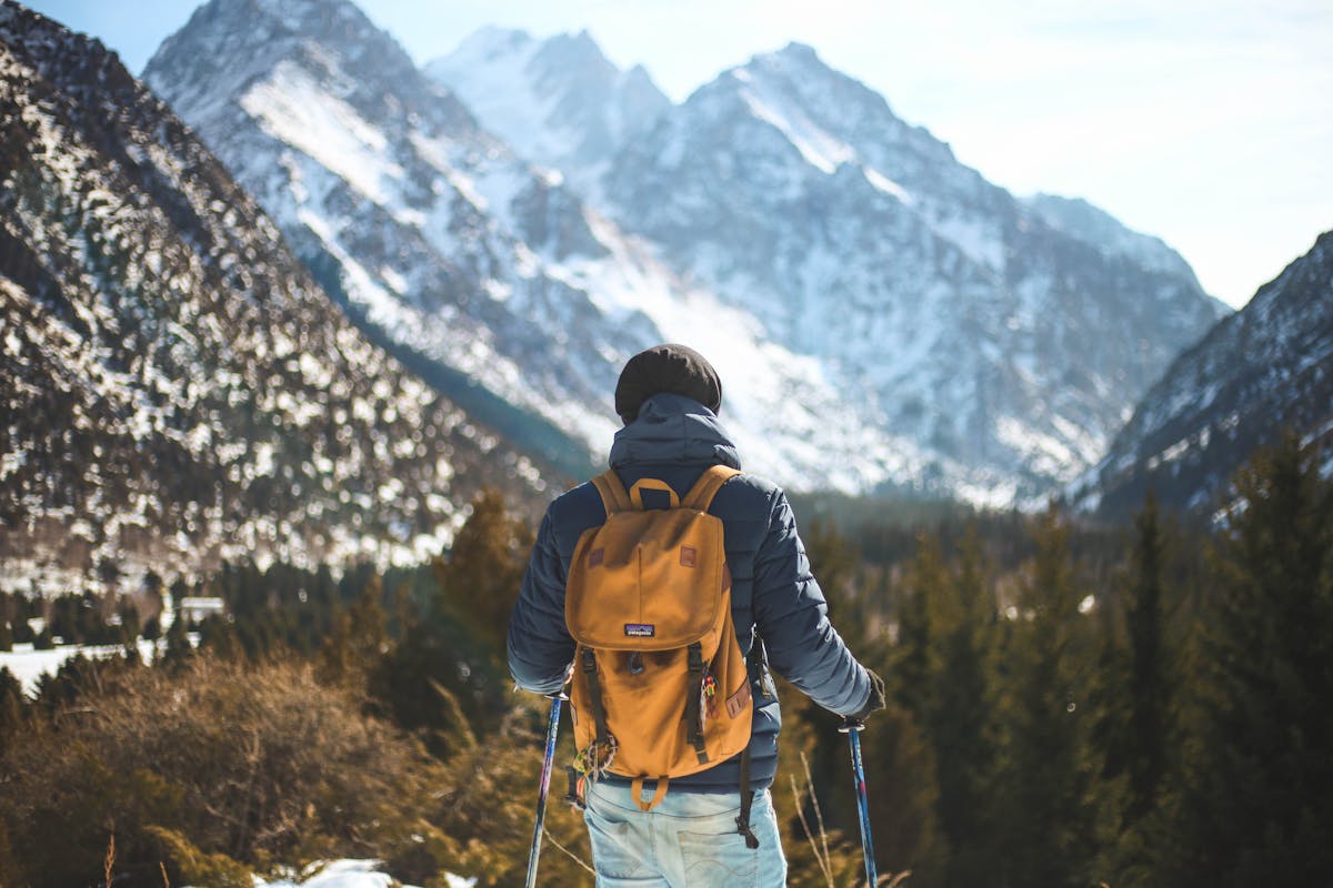Everything You Need to Know About Hiking Snacks for Energy, Endurance & Clean Eating